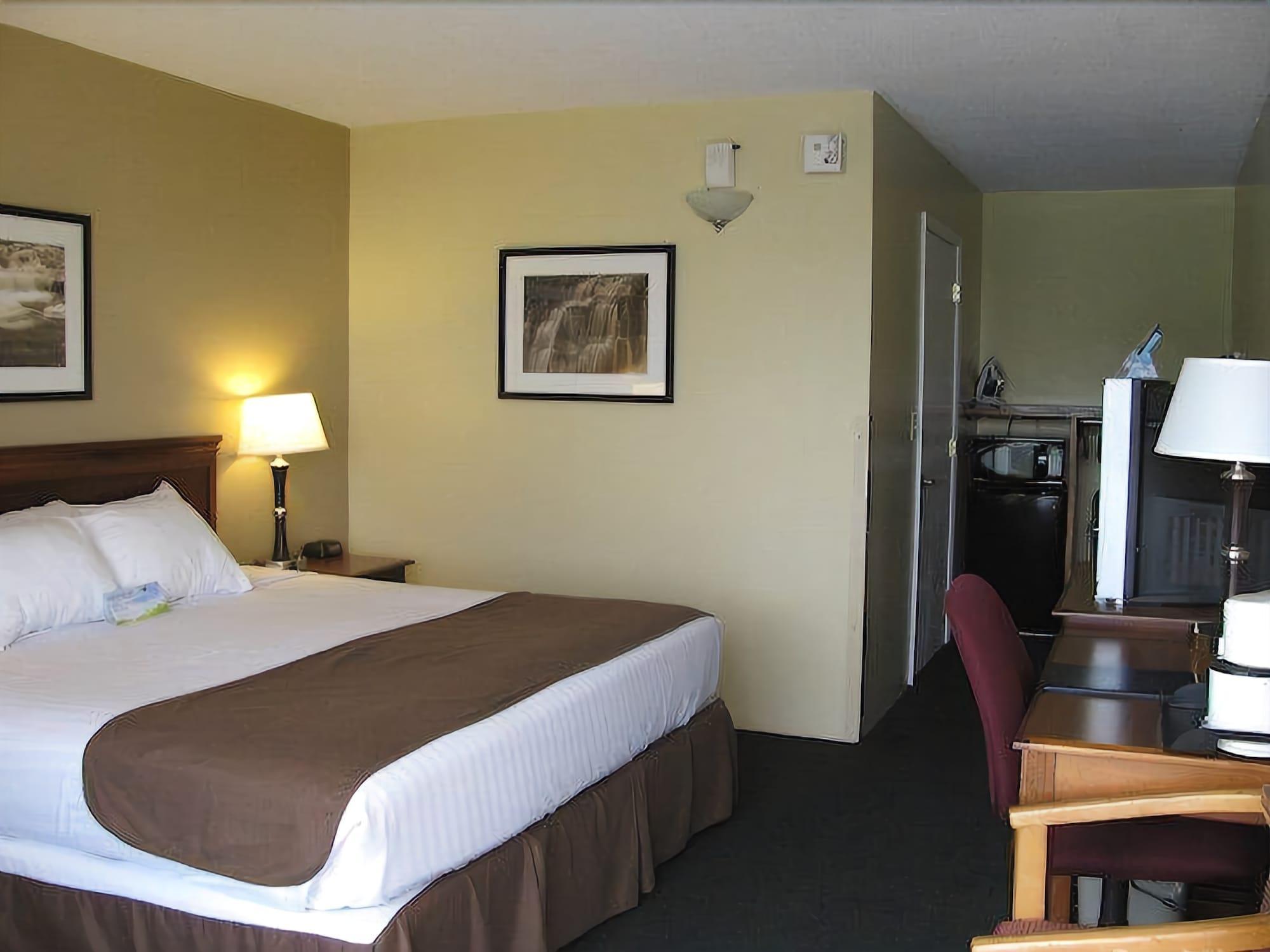 Quality Inn & Suites Vandalia Near I-70 And Hwy 51 Exterior photo