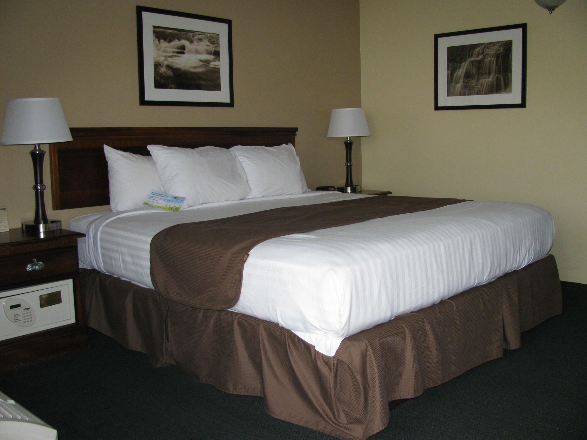 Quality Inn & Suites Vandalia Near I-70 And Hwy 51 Exterior photo