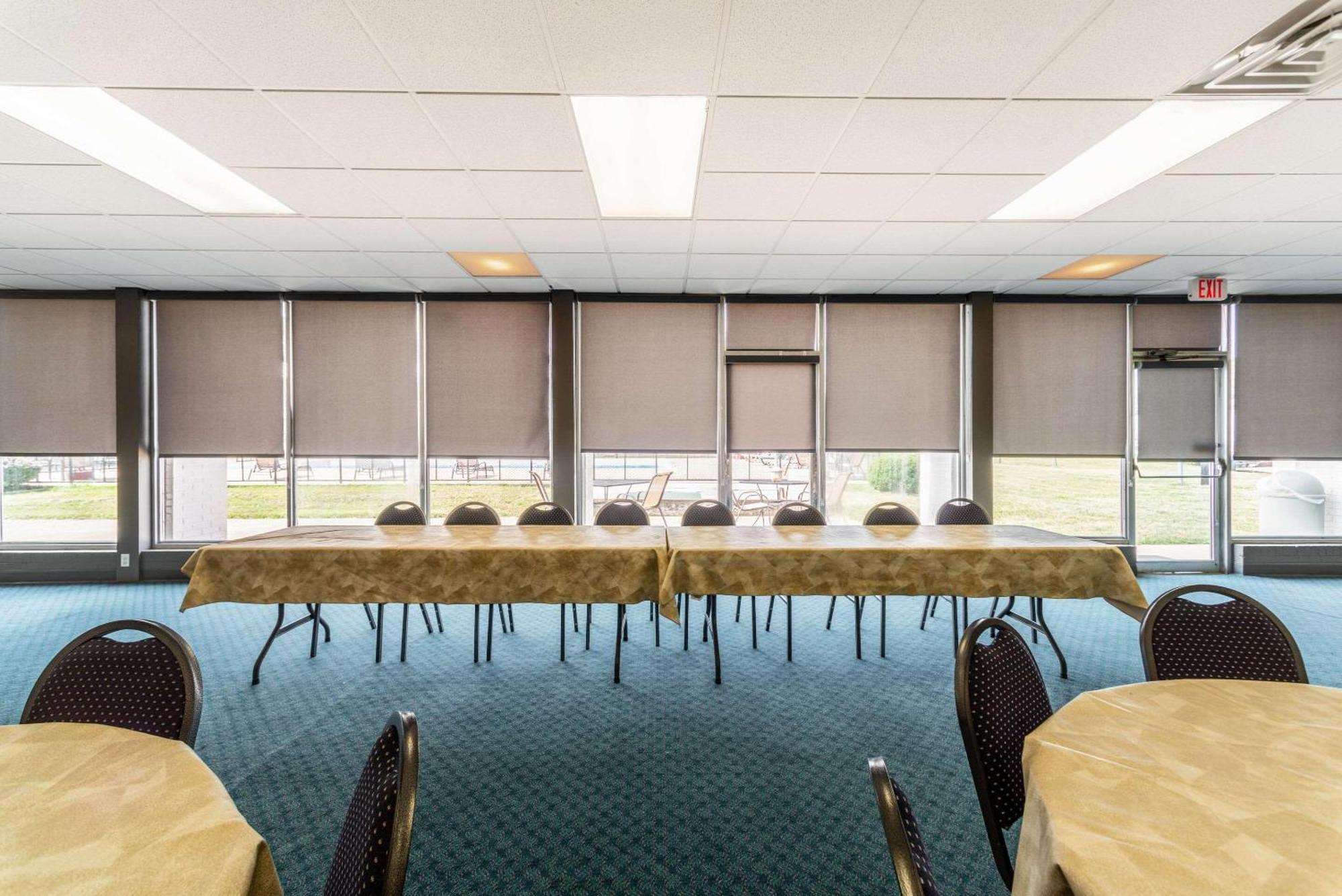 Quality Inn & Suites Vandalia Near I-70 And Hwy 51 Exterior photo