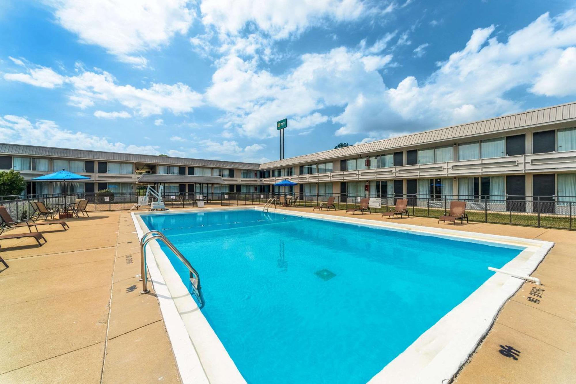 Quality Inn & Suites Vandalia Near I-70 And Hwy 51 Exterior photo