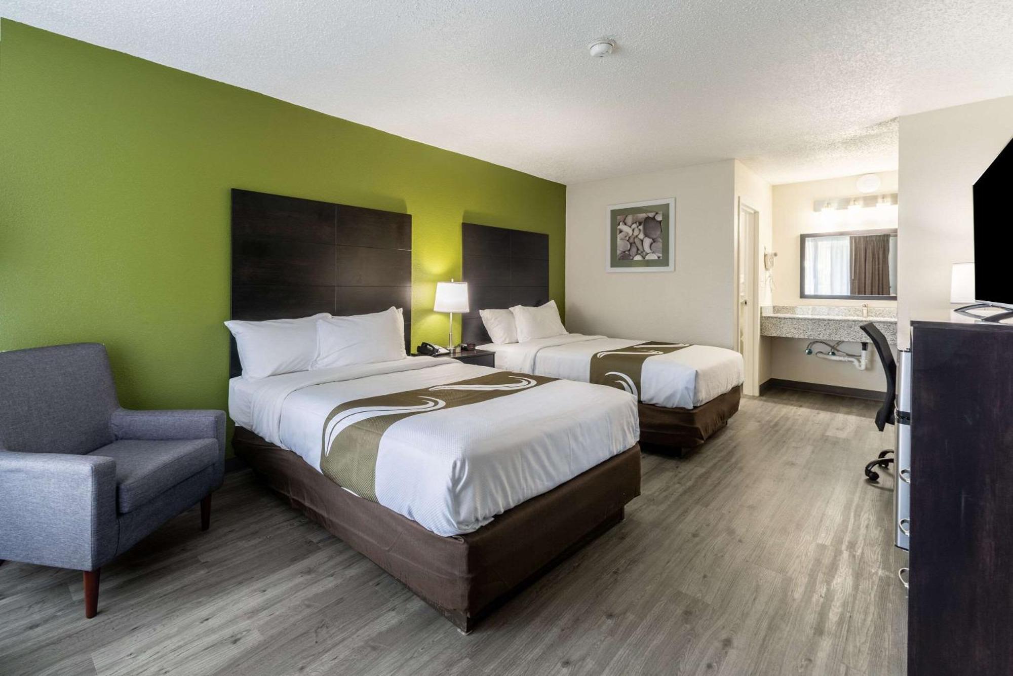 Quality Inn & Suites Vandalia Near I-70 And Hwy 51 Exterior photo