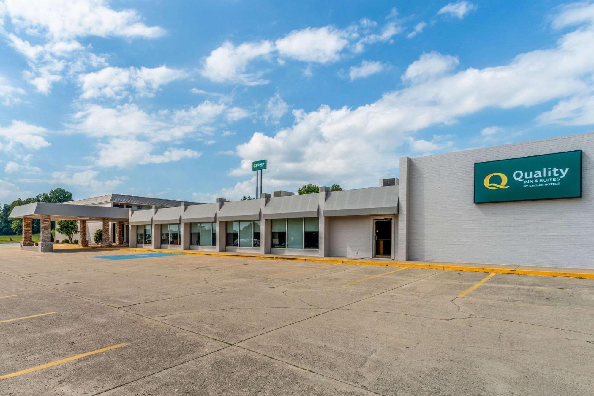 Quality Inn & Suites Vandalia Near I-70 And Hwy 51 Exterior photo