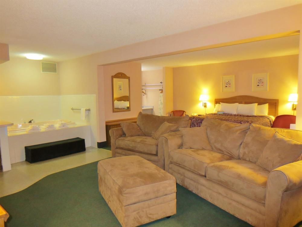 Quality Inn & Suites Vandalia Near I-70 And Hwy 51 Exterior photo