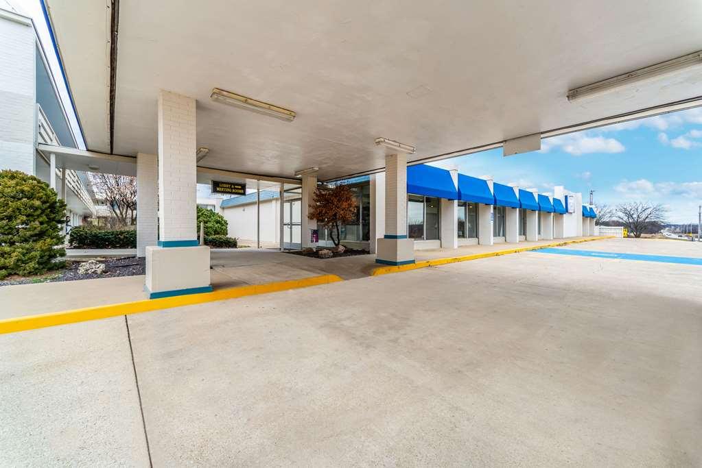 Quality Inn & Suites Vandalia Near I-70 And Hwy 51 Exterior photo