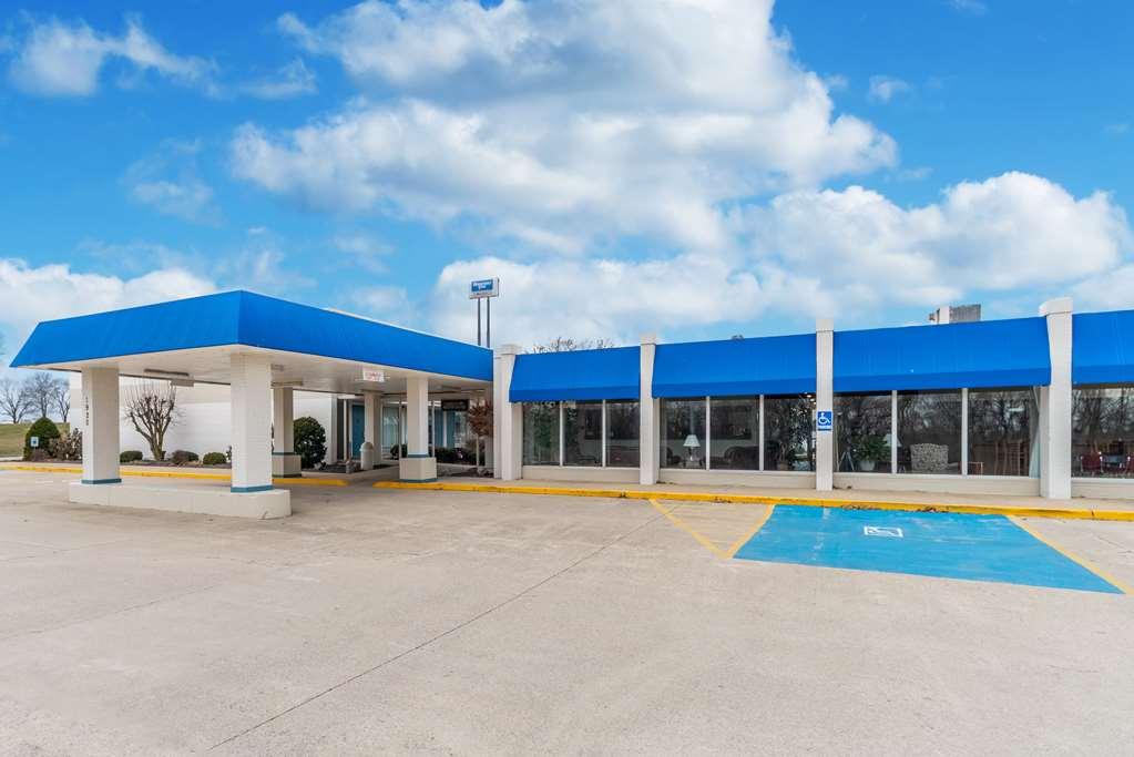 Quality Inn & Suites Vandalia Near I-70 And Hwy 51 Exterior photo