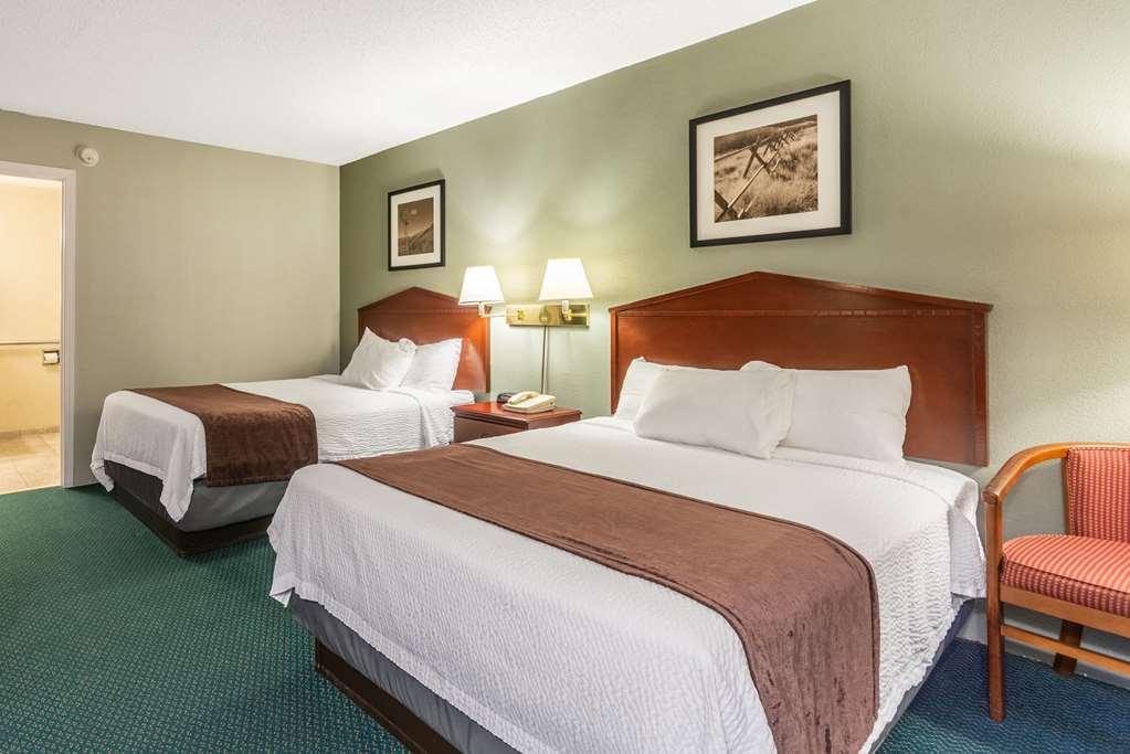 Quality Inn & Suites Vandalia Near I-70 And Hwy 51 Room photo