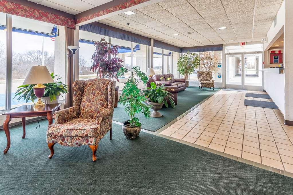 Quality Inn & Suites Vandalia Near I-70 And Hwy 51 Interior photo